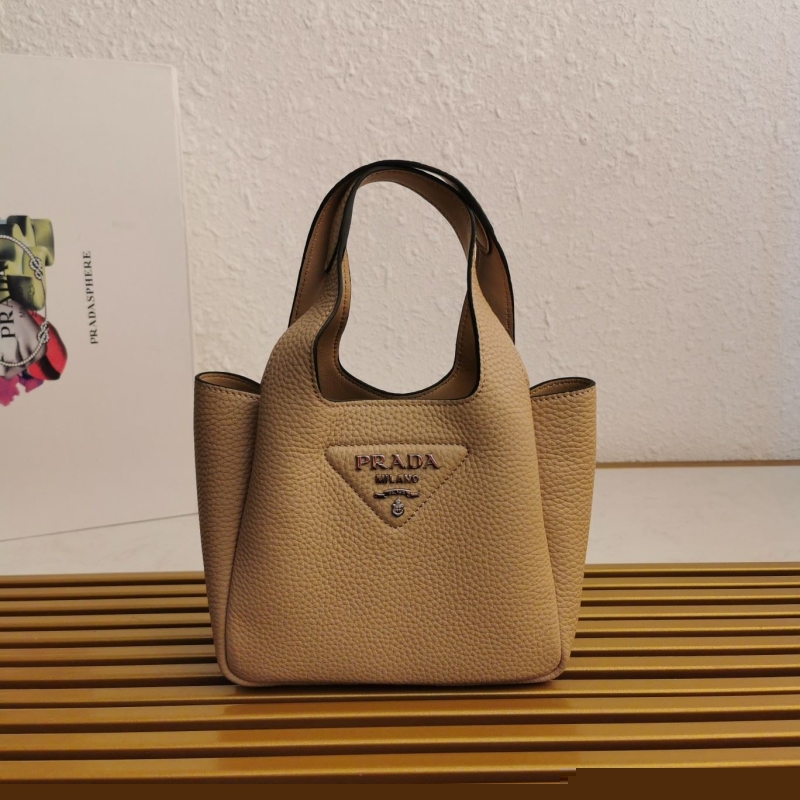 Pra*a shopping bags